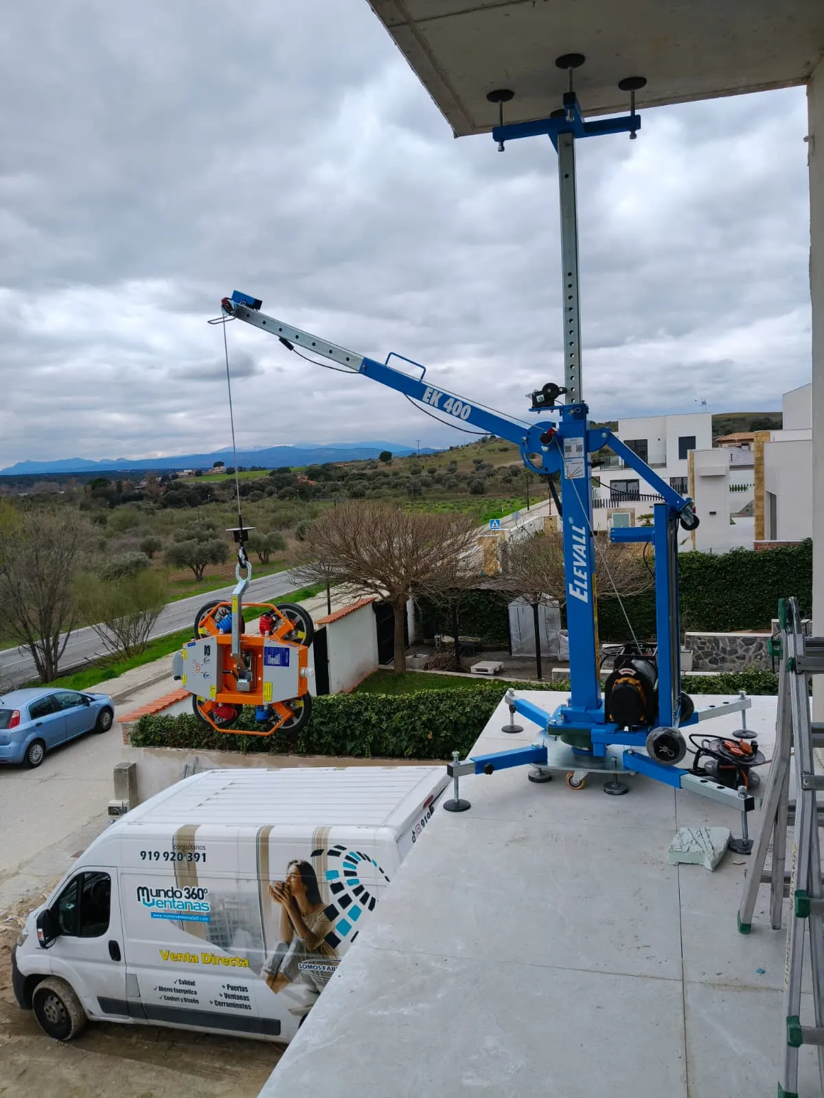 Equipo coordinado en la maniobra de izado