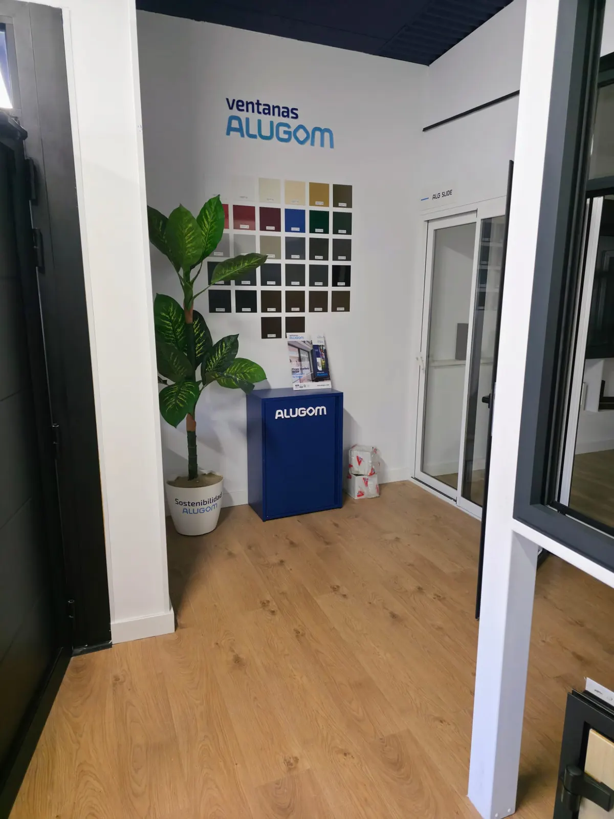 Mesa de presupuestos del showroom
